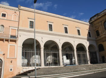 Basilica di San Pietro in Vincoli, facciata